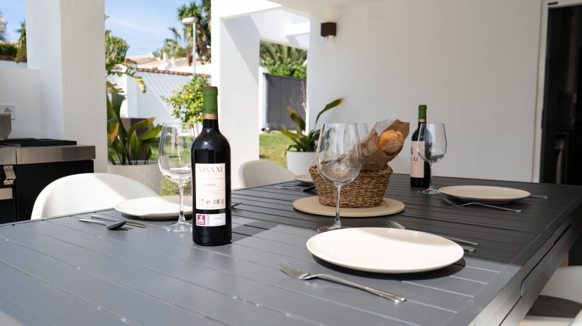 Villa en venta en Costabella, Marbella: lujo, comodidad y cercanía a la playa