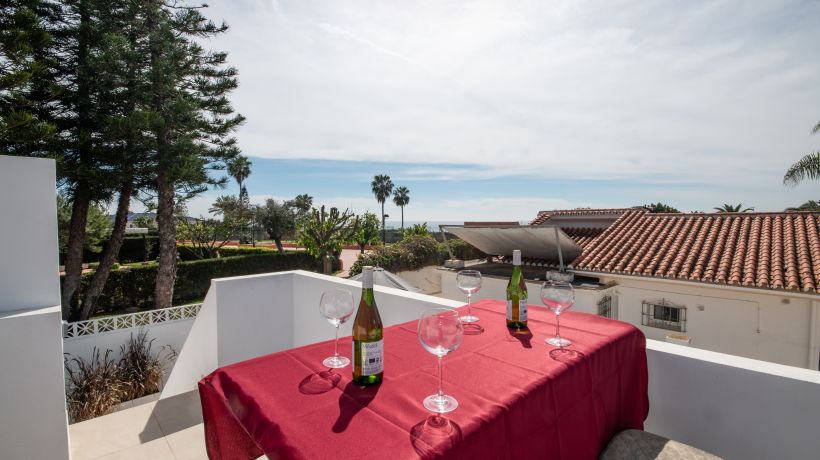 Villa en venta en Costabella, Marbella: lujo, comodidad y cercanía a la playa