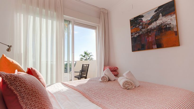 Family townhouse with beautiful sea views, just a few steps from the beach in Costabella, Marbella.