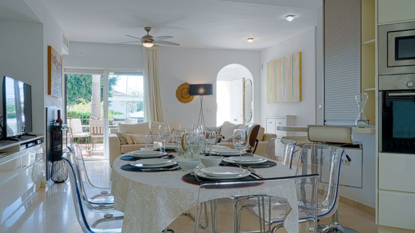 Family townhouse with beautiful sea views, just a few steps from the beach in Costabella, Marbella.