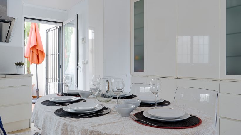 Family townhouse with beautiful sea views, just a few steps from the beach in Costabella, Marbella.