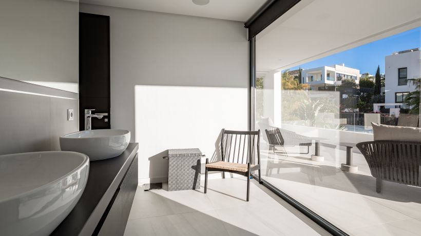 Villa en venta, con espectaculares mountains views, en Los Olivos, Nueva Andalucía