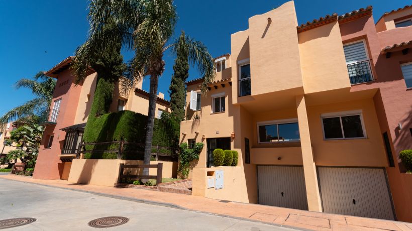 4-bedroom townhouse with views of La Concha in Nueva Andalucía, Marbella