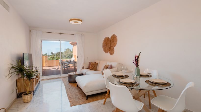 Modern sea view apartment in La reserva de Marbella