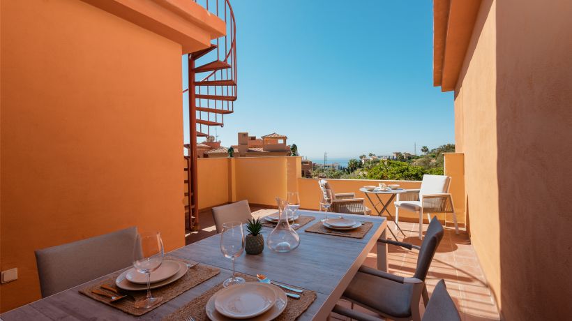 Modern sea view apartment in La reserva de Marbella
