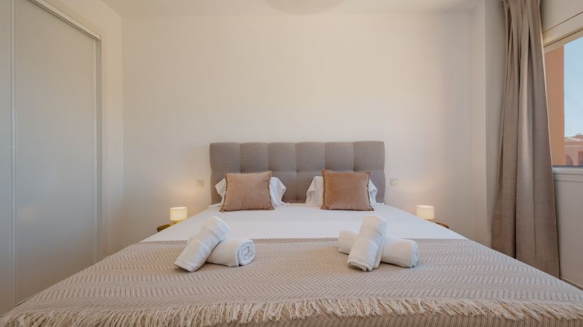 Modern sea view apartment in La reserva de Marbella