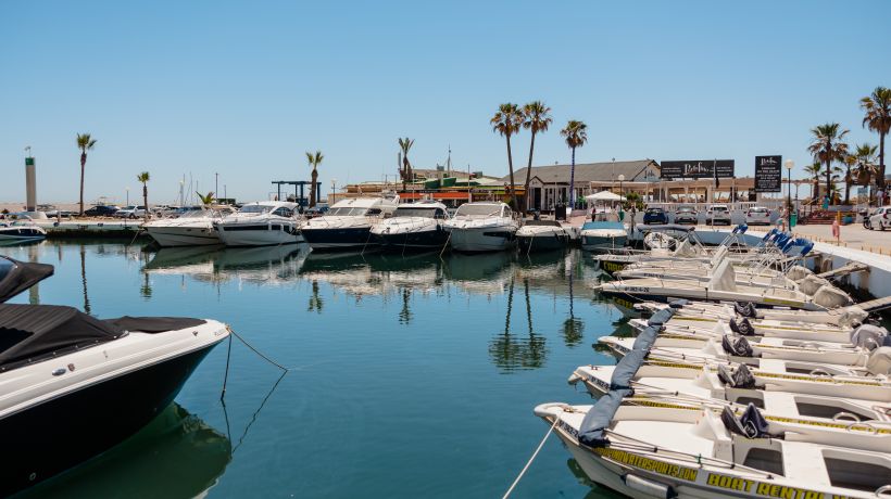Modern sea view apartment in La reserva de Marbella