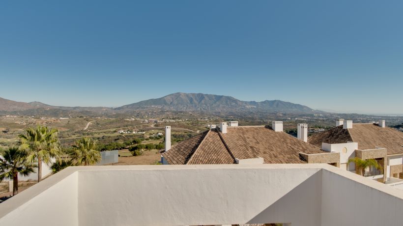 Holiday home, with sea and mountain views, in Mijas Costa