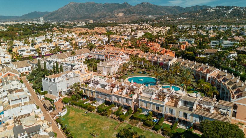 Beachfront holiday home with sea views, Bahia de Marbella