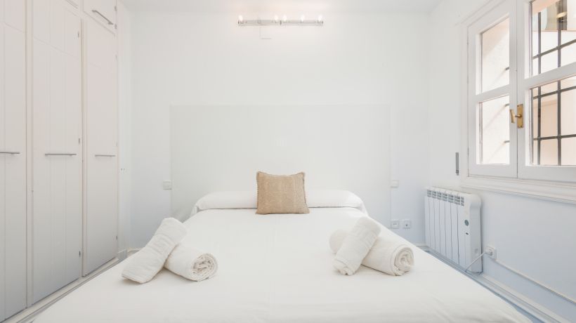 Holiday home, with direct access to the beach, sea views and south facing, in Puerto Banús