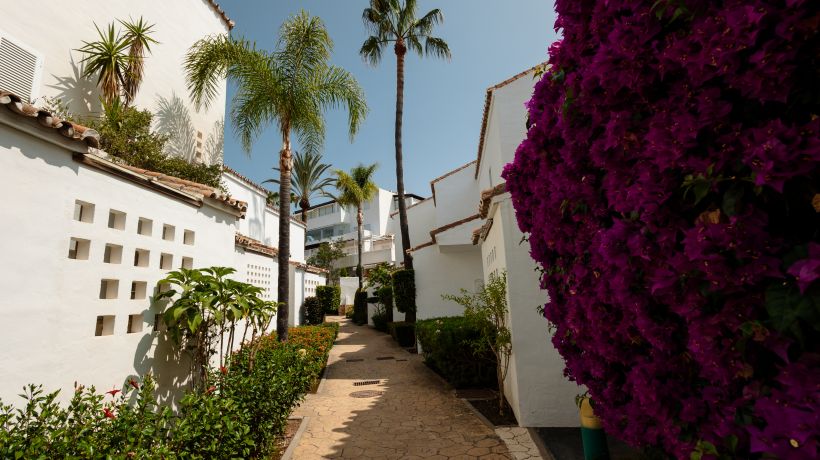 Holiday apartment in first line beach complex in Urbanization Pueblo Mediterráneo, Marbella