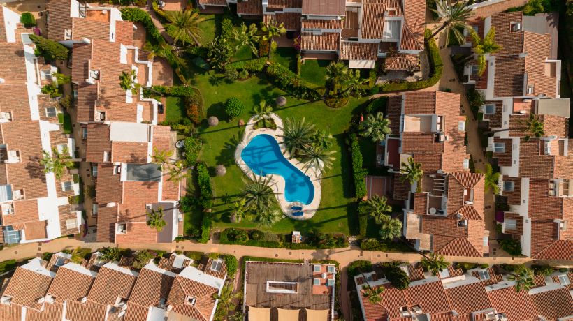 Holiday apartment in first line beach complex in Urbanization Pueblo Mediterráneo, Marbella