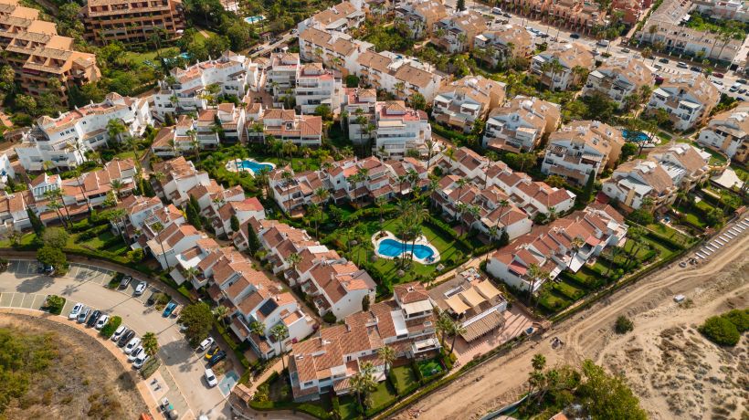 Holiday apartment in first line beach complex in Urbanization Pueblo Mediterráneo, Marbella