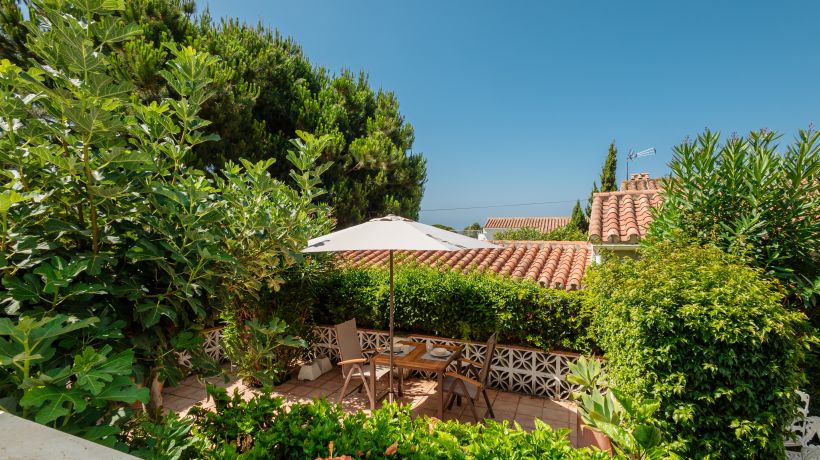Holiday home with large sunny terrace, Costabella