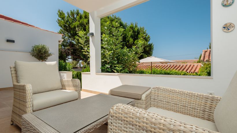 Holiday home with large sunny terrace, Costabella