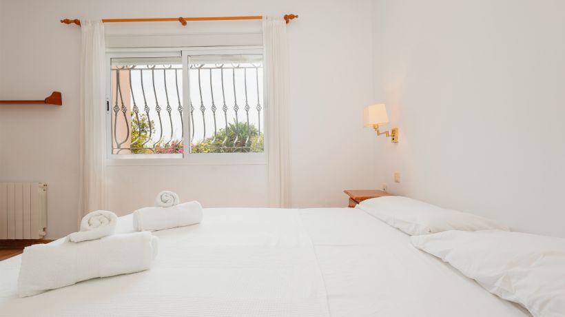 Incredible 5-bedroom villa, with private pool and sea views, in El Rosario, Marbella