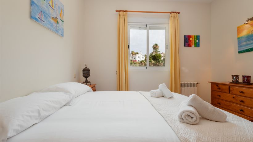 Incredible 5-bedroom villa, with private pool and sea views, in El Rosario, Marbella