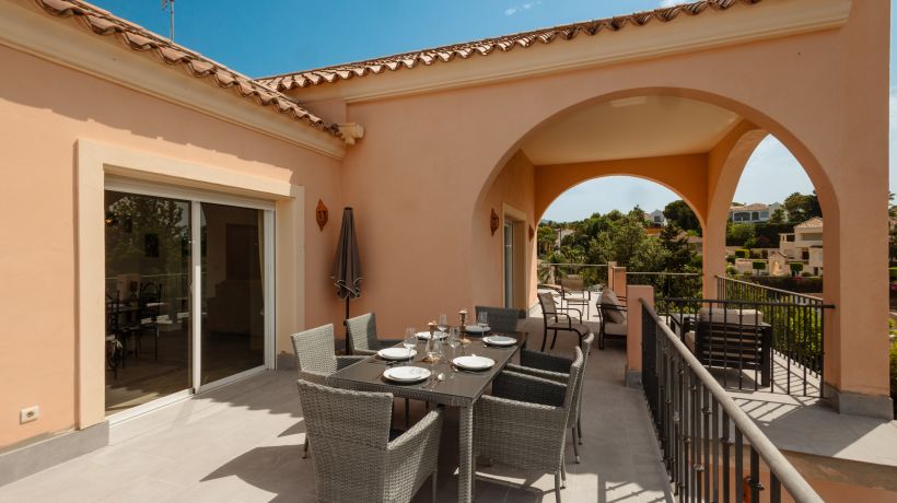 Incredible 5-bedroom villa, with private pool and sea views, in El Rosario, Marbella