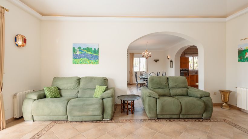 Incredible 5-bedroom villa, with private pool and sea views, in El Rosario, Marbella