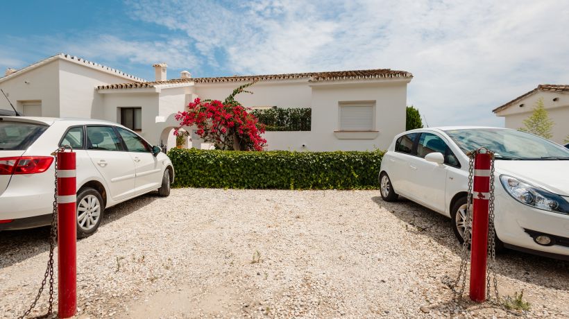 Front line golf apartment, Benahavís