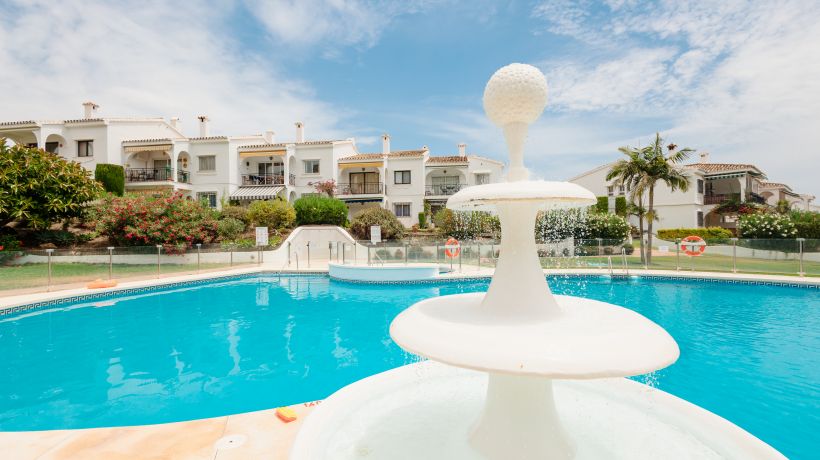 Front line golf apartment, Benahavís