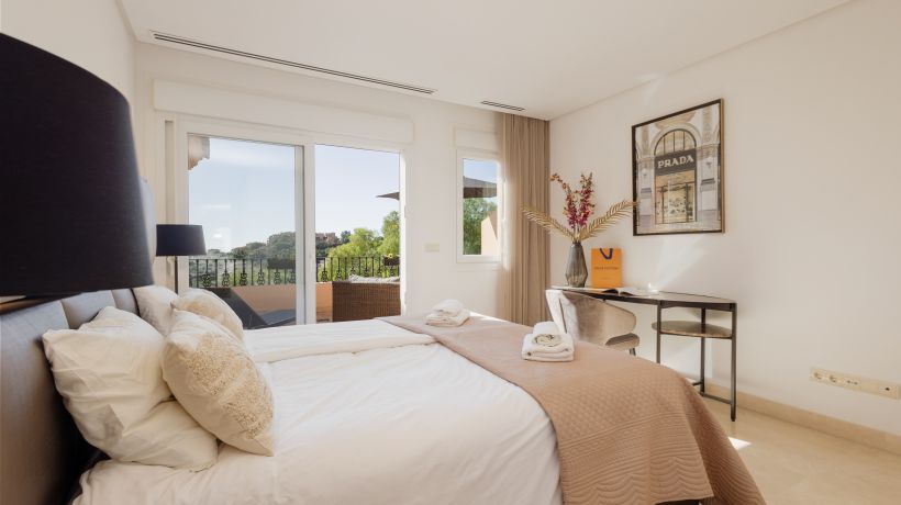 2 bedroom holiday penthouse with sea and lake views, Marbella