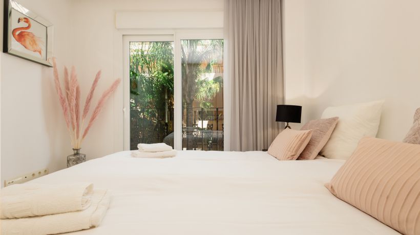 2 bedroom holiday penthouse with sea and lake views, Marbella