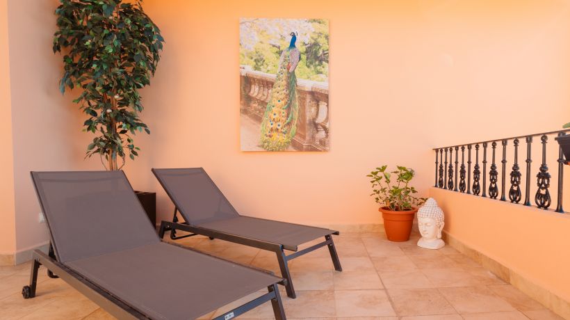 2 bedroom holiday penthouse with sea and lake views, Marbella