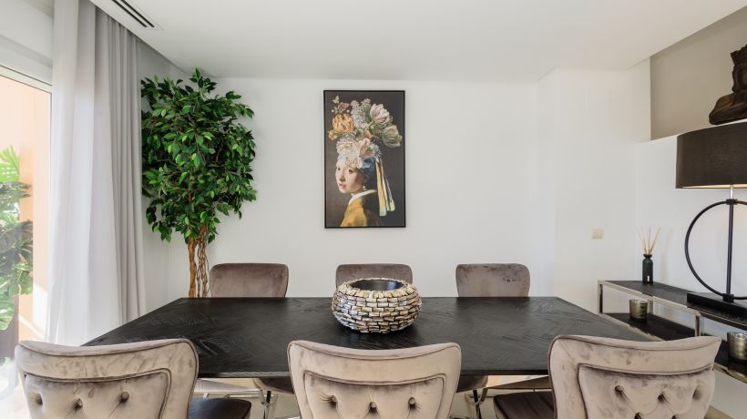 2 bedroom holiday penthouse with sea and lake views, Marbella