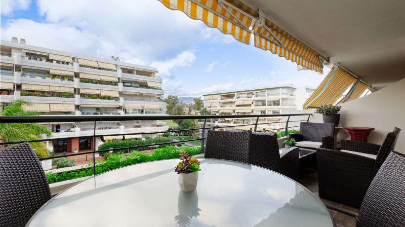 Apartment on the 1st line of golf and near the beach in Marbella