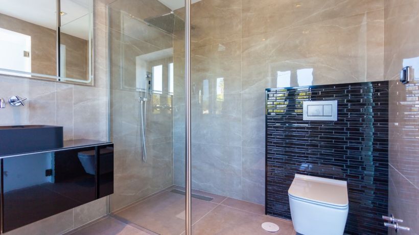 Completely renovated villa with sea views in Los Monteros, Marbella