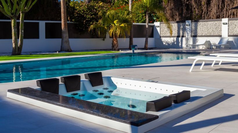 Completely renovated villa with sea views in Los Monteros, Marbella
