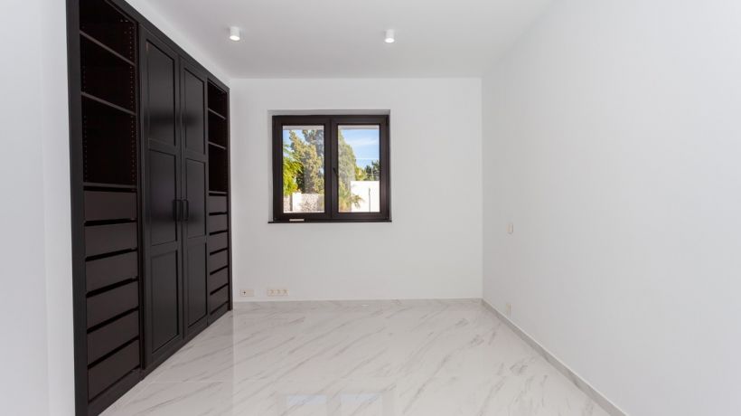 Completely renovated villa with sea views in Los Monteros, Marbella