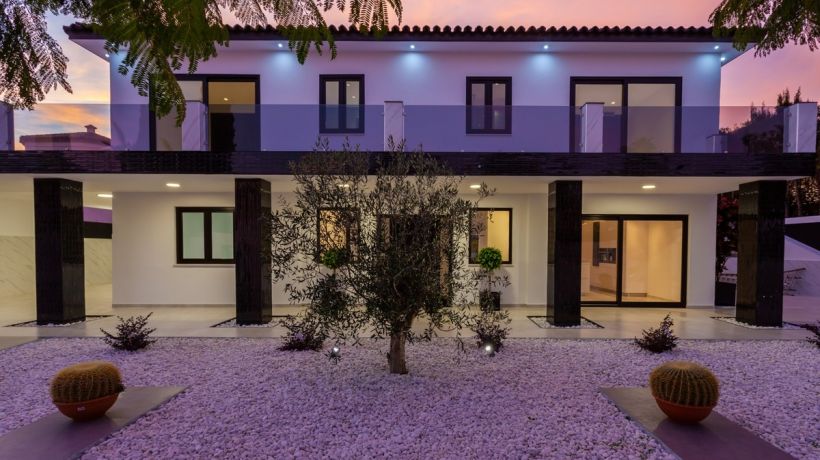 Completely renovated villa with sea views in Los Monteros, Marbella