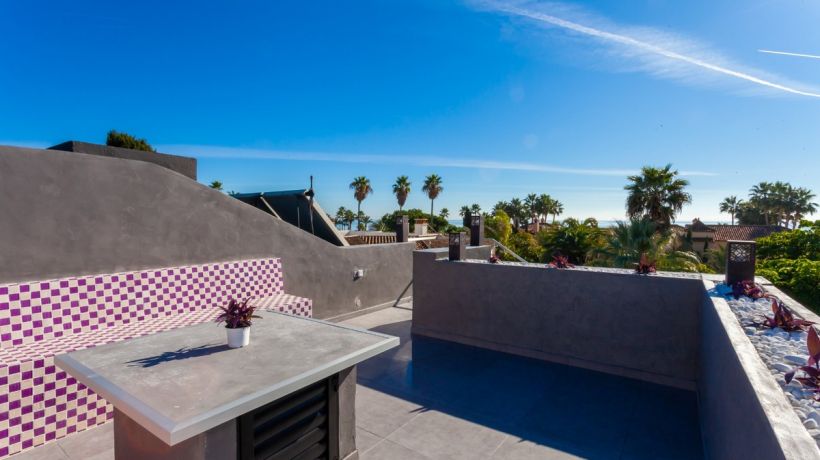 Completely renovated villa with sea views in Los Monteros, Marbella