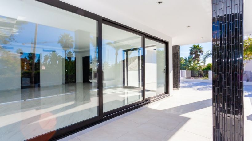 Completely renovated villa with sea views in Los Monteros, Marbella