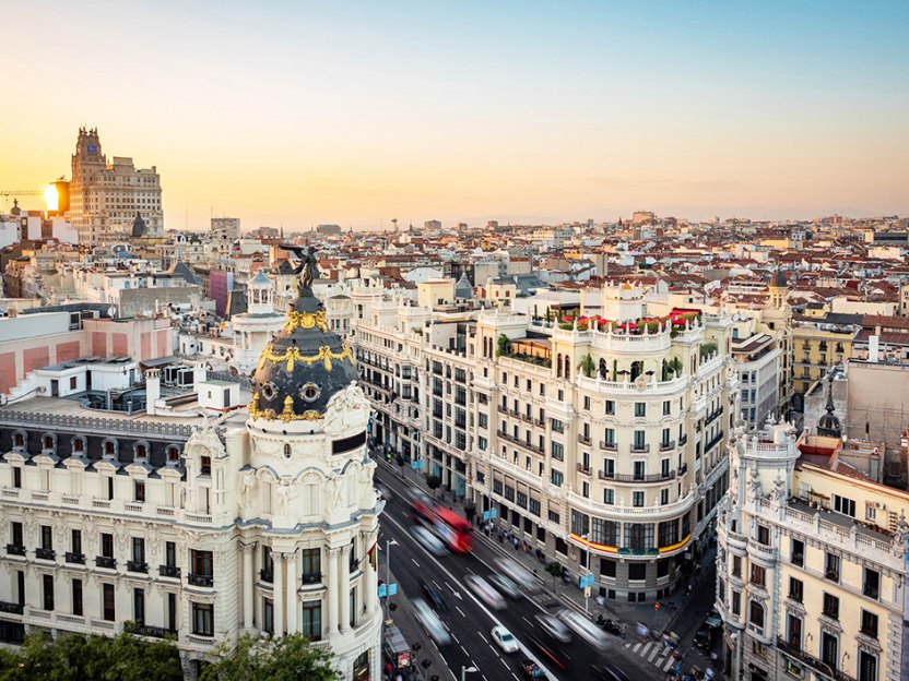 View of Madrid from above, highlighting Gran Vía and the Metropolis building