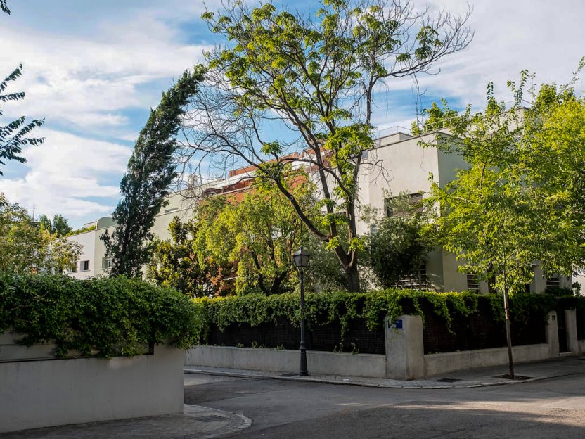 Calle residencial en el barrio de El Viso, Chamartín, Madrid