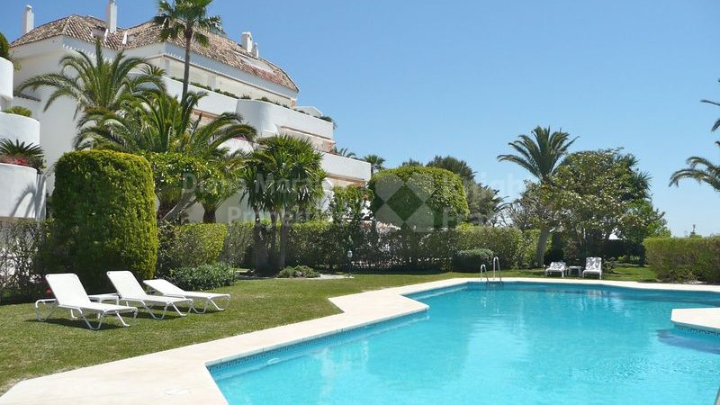 Ancon Sierra, Six-bedroom duplex apartment with garage space, for rent,