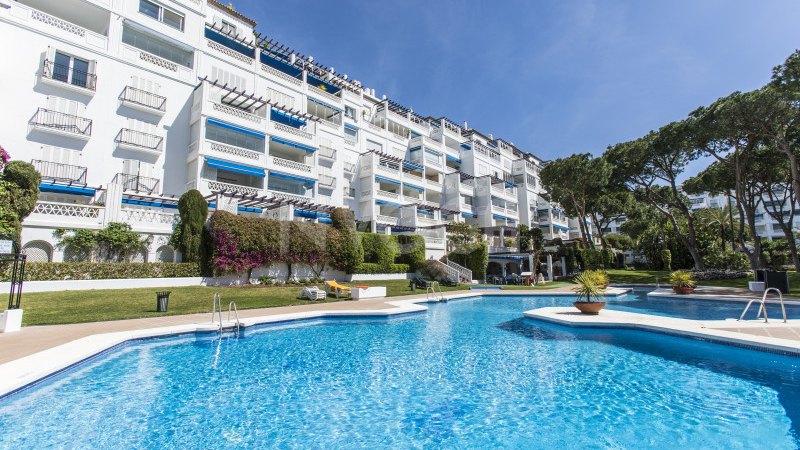 Excelente y espacioso apartamento de 3 dormitorios en Playas del Duque