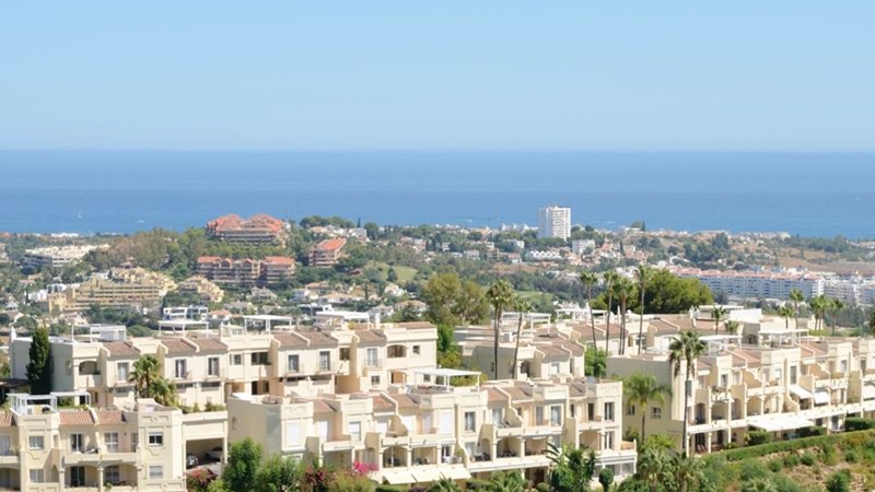 a panoramic view of residential area at hill of Marbella, featured image for the article 