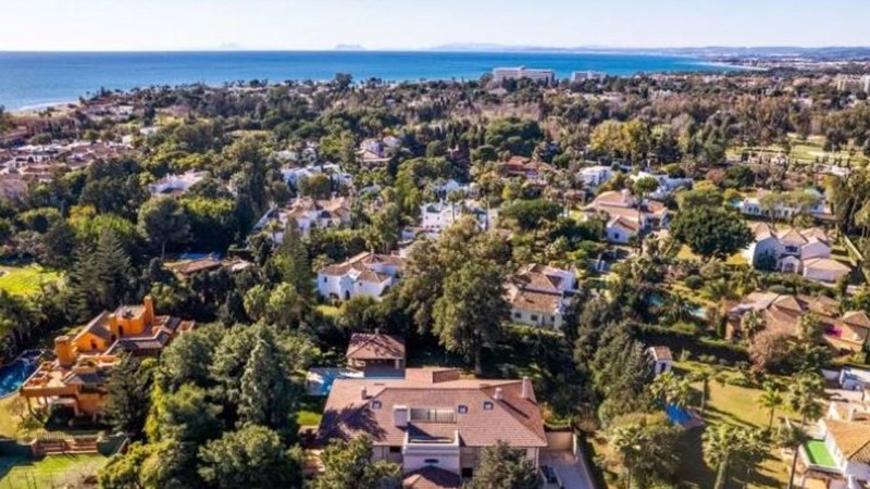 panoromic view of Guadalmina Baja, featured image for the article