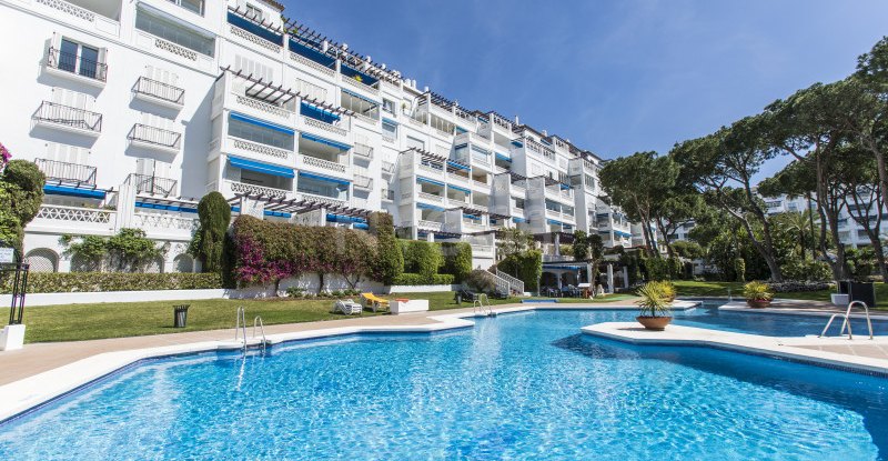 Excelente y espacioso apartamento de 3 dormitorios en Playas del Duque