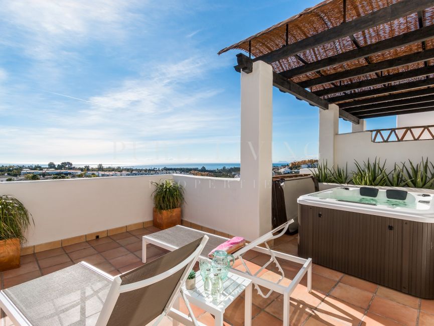 Stunning two bedroom penthouse with sea views in La Resina Golf, Estepona