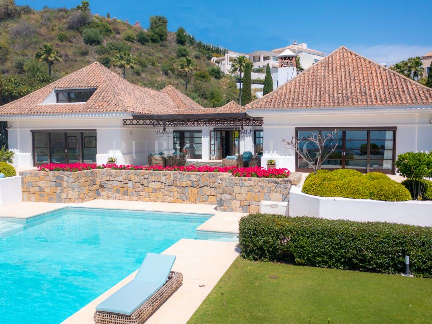 Elegant & stylish Villa with striking sea and coastal views in the exclusive Monte Halcones