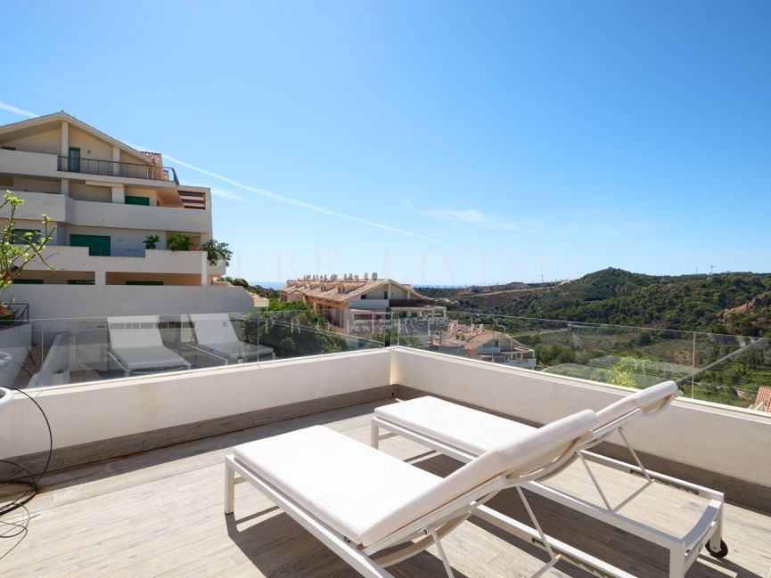 Superb two bedroom apartment with country and sea views in Ocean Hills, Estepona