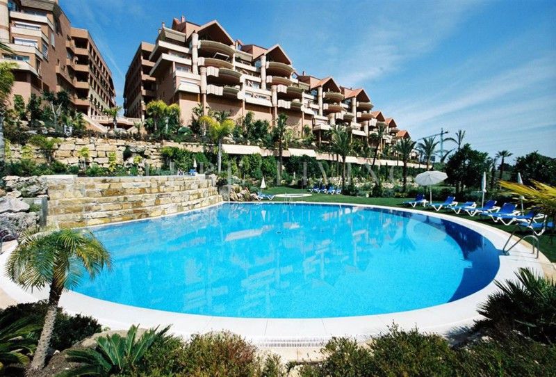 Estupendo apartamento en planta media con vistas panorámicas en Nueva Andalucía