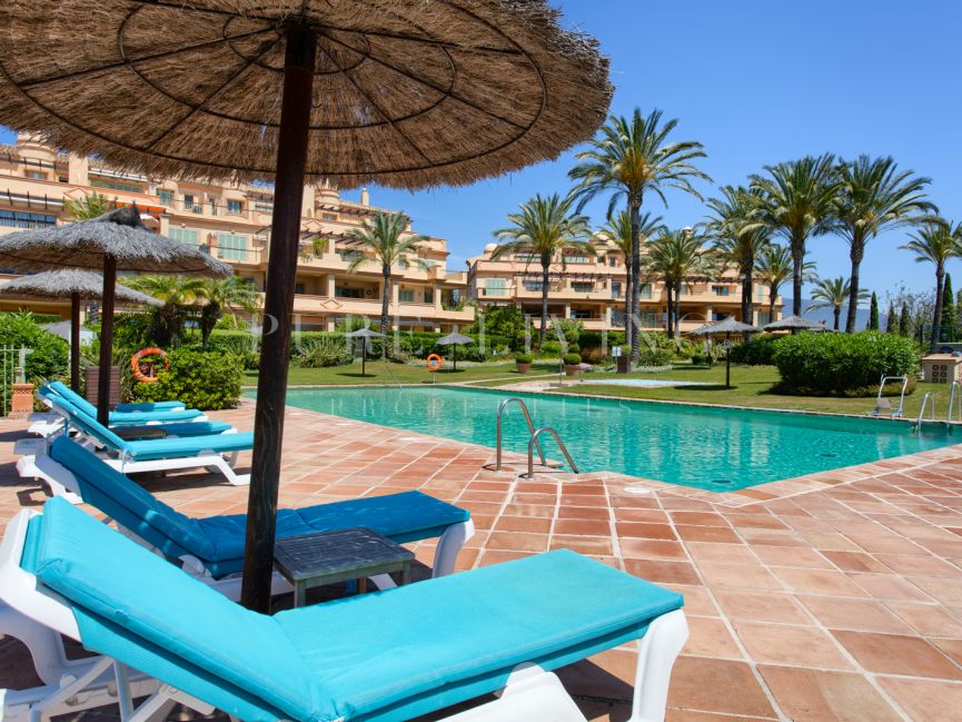 Lovely ground floor apartment with mountain and sea views in Los Flamingos Golf, Benahavis