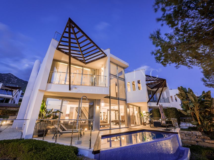 State-of-the-art luxury Villa with sea views in a prestigious complex in Sierra Blanca