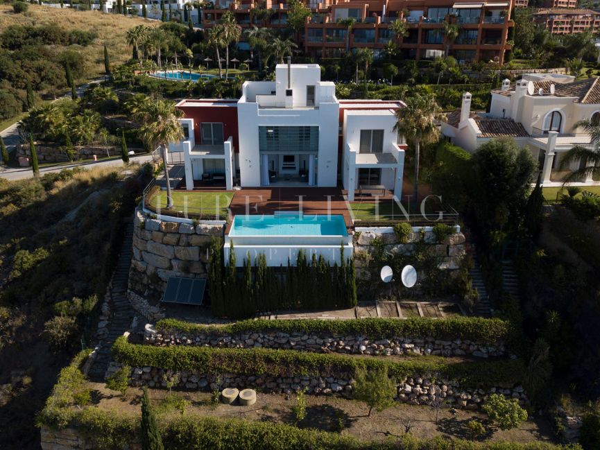 Contemporary quality Villa with amazing views in Los Flamingos Golf, Benahavis